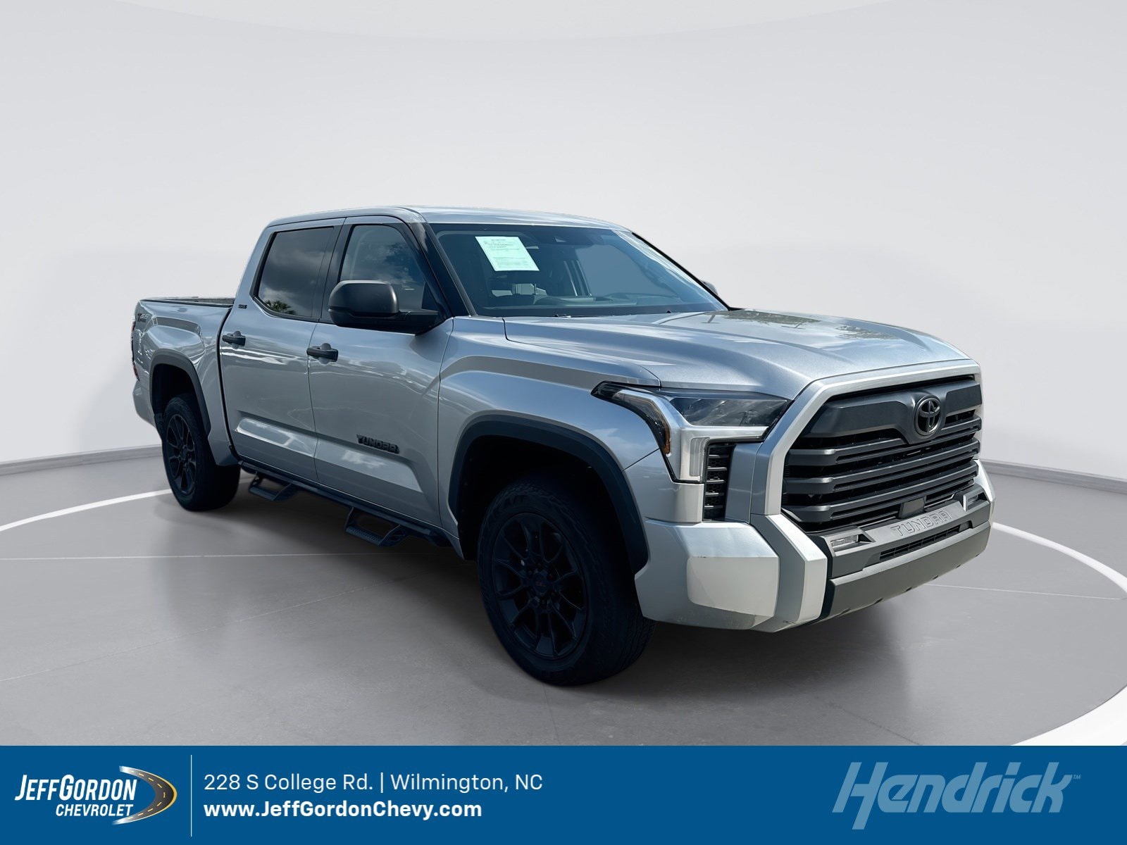 2022 Toyota Tundra SR5 3.4L 4WD CrewMax 5.5' Bed's photo