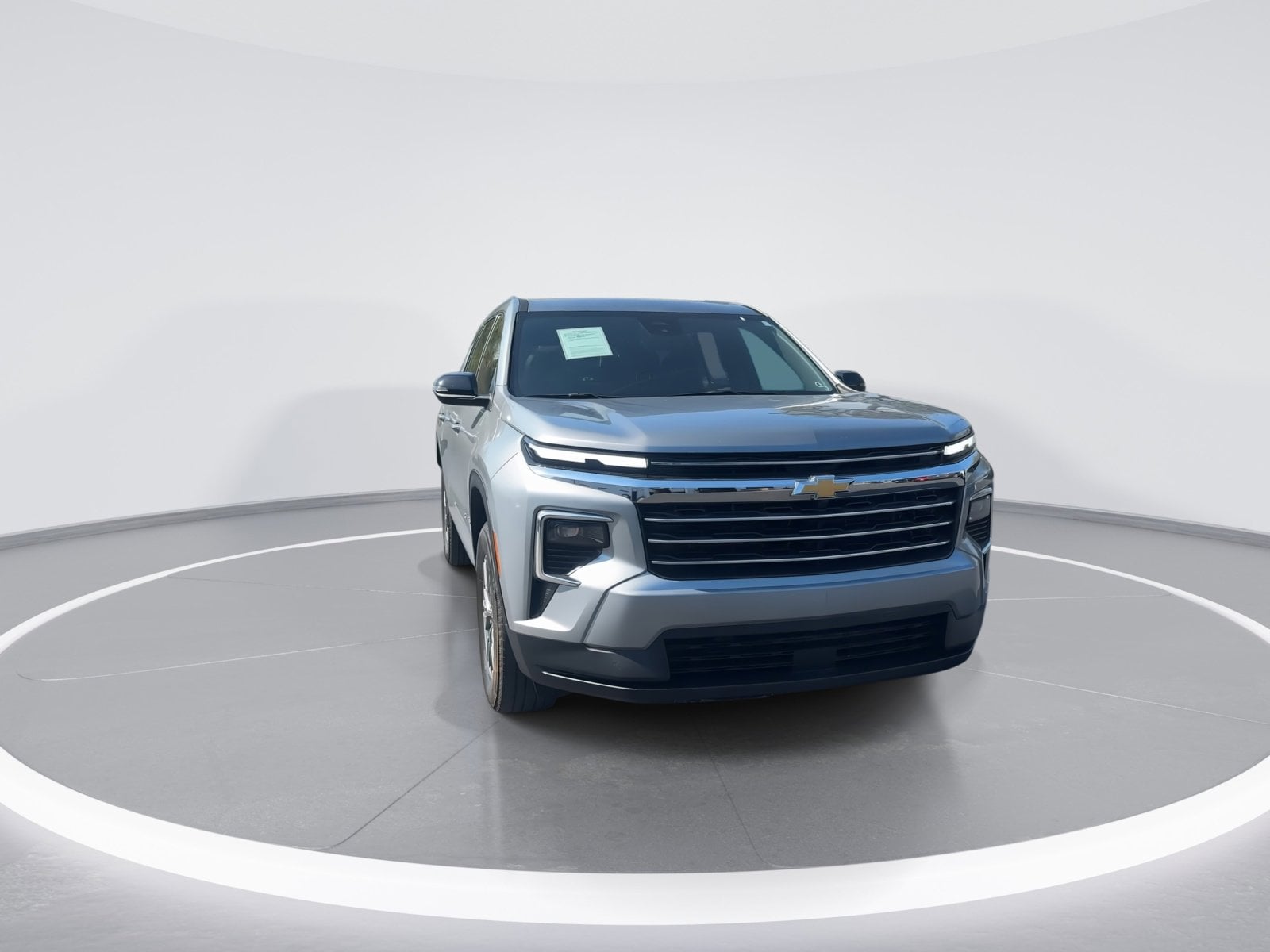 2025 Chevrolet Traverse LT photo 2