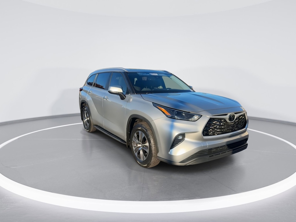 Used 2024 Toyota Highlander LE SUV