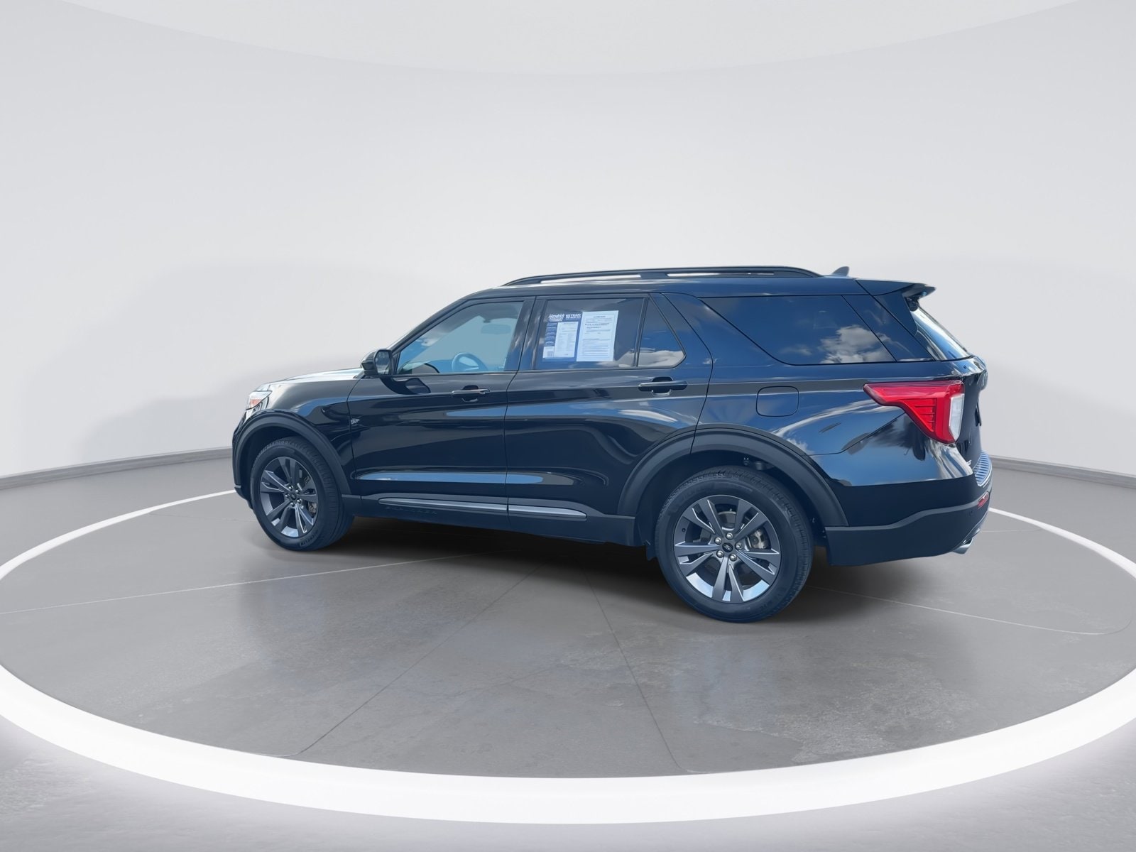 2023 Ford Explorer XLT photo 5