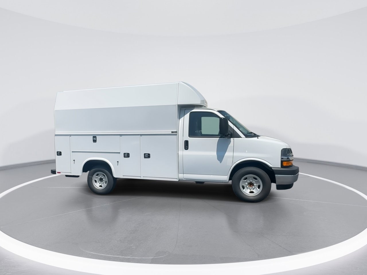 2025 Chevrolet Express Cutaway Base photo 10