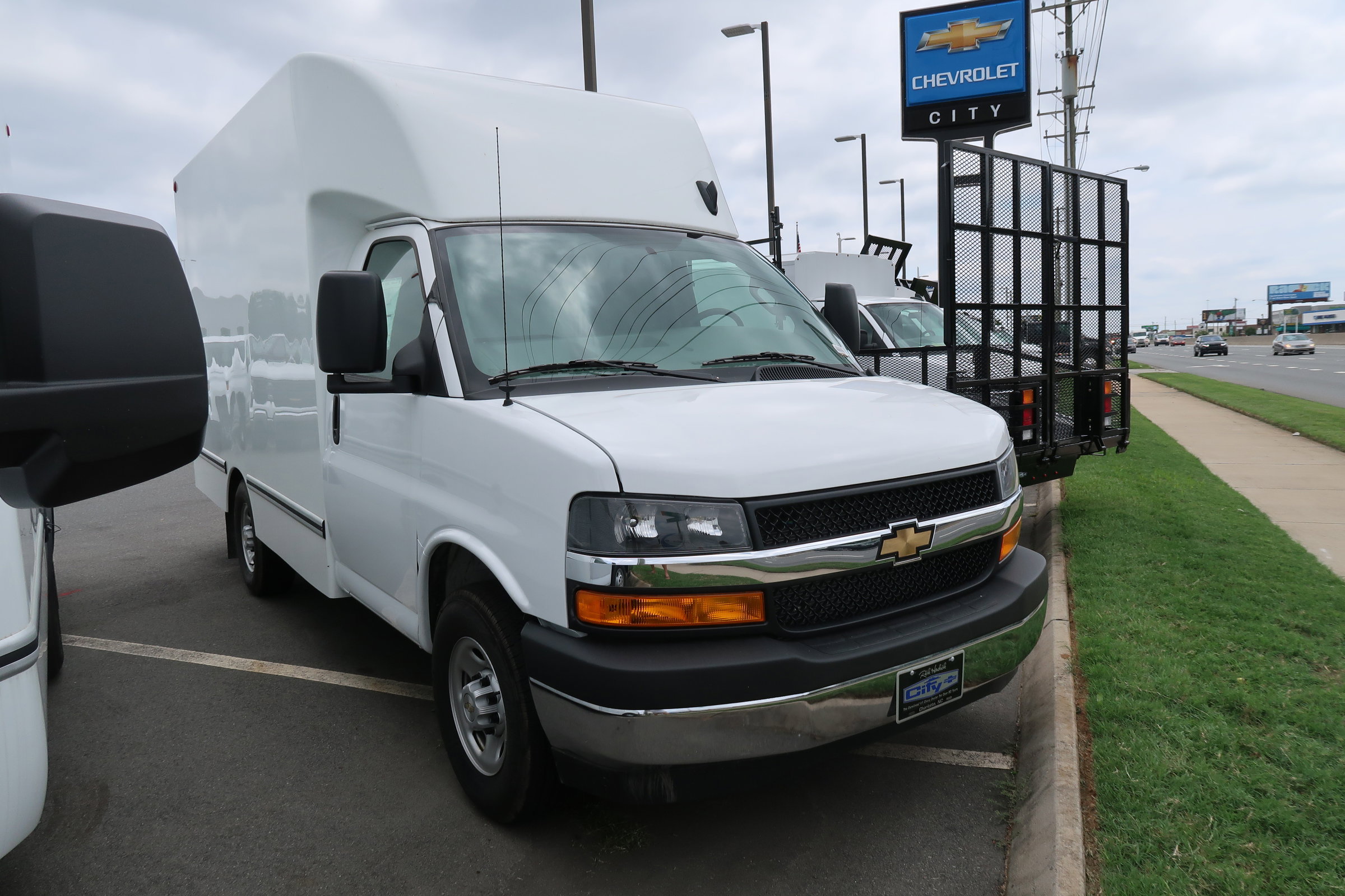 2025 Chevrolet Express 3500 Cutaway Van photo 2