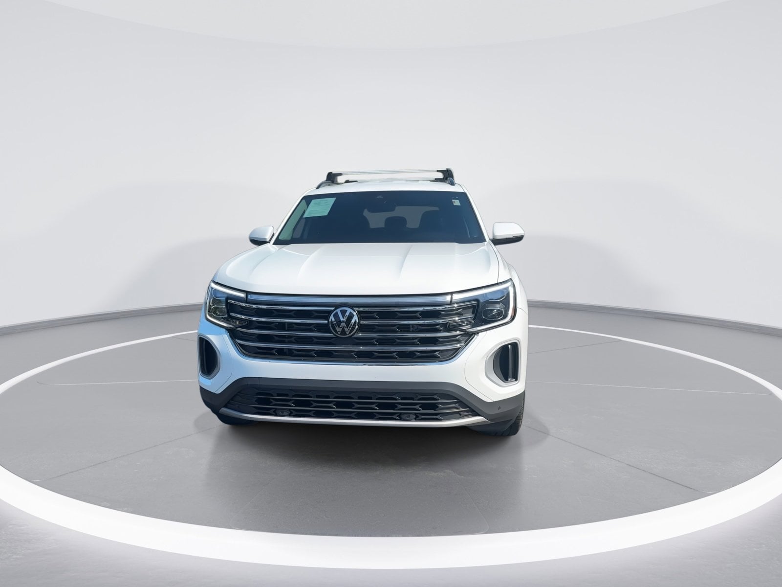 2024 Volkswagen Atlas 2.0T SE w/Technology photo 2