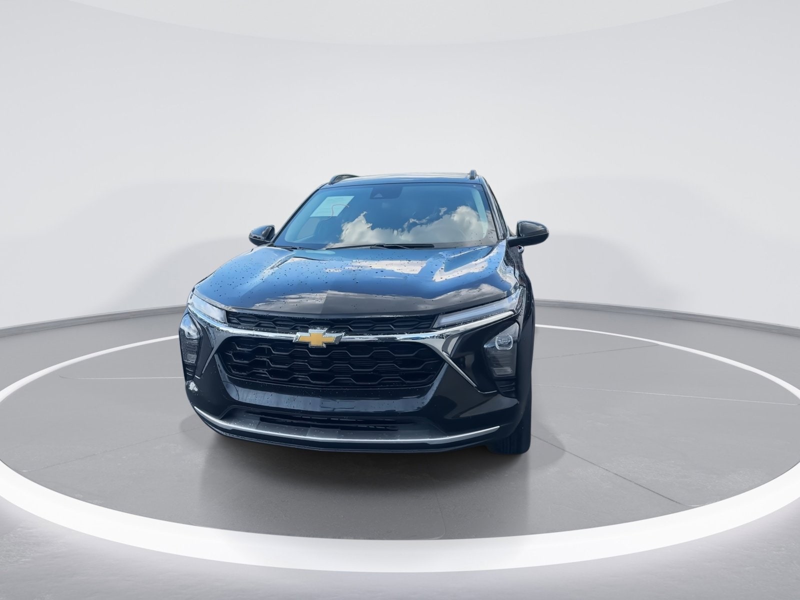 2025 Chevrolet Trax LT photo 2