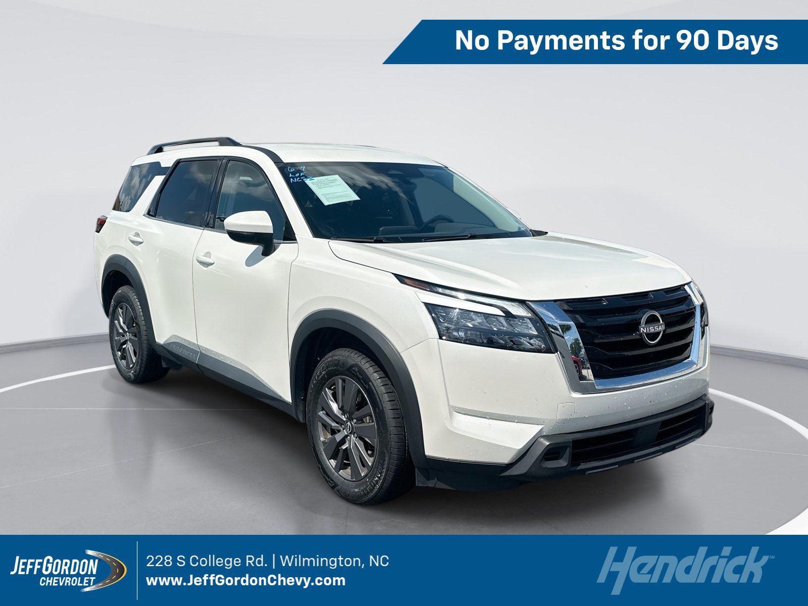 Nissan Pathfinder SV FWD