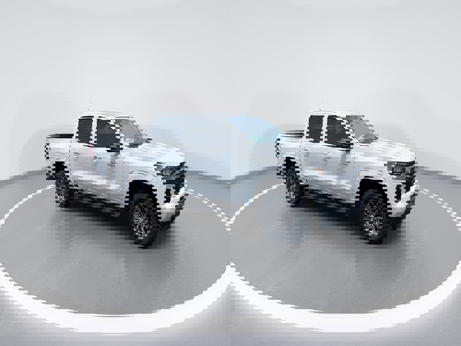 2025 Chevrolet Colorado photo 2