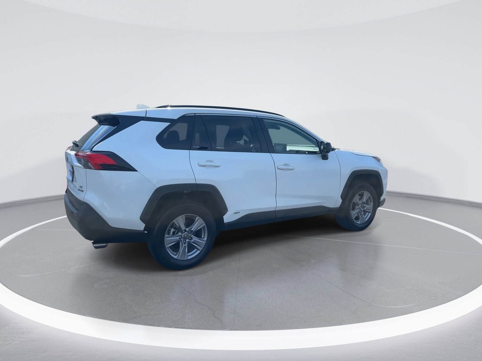 2022 Toyota RAV4 Hybrid LE photo 3