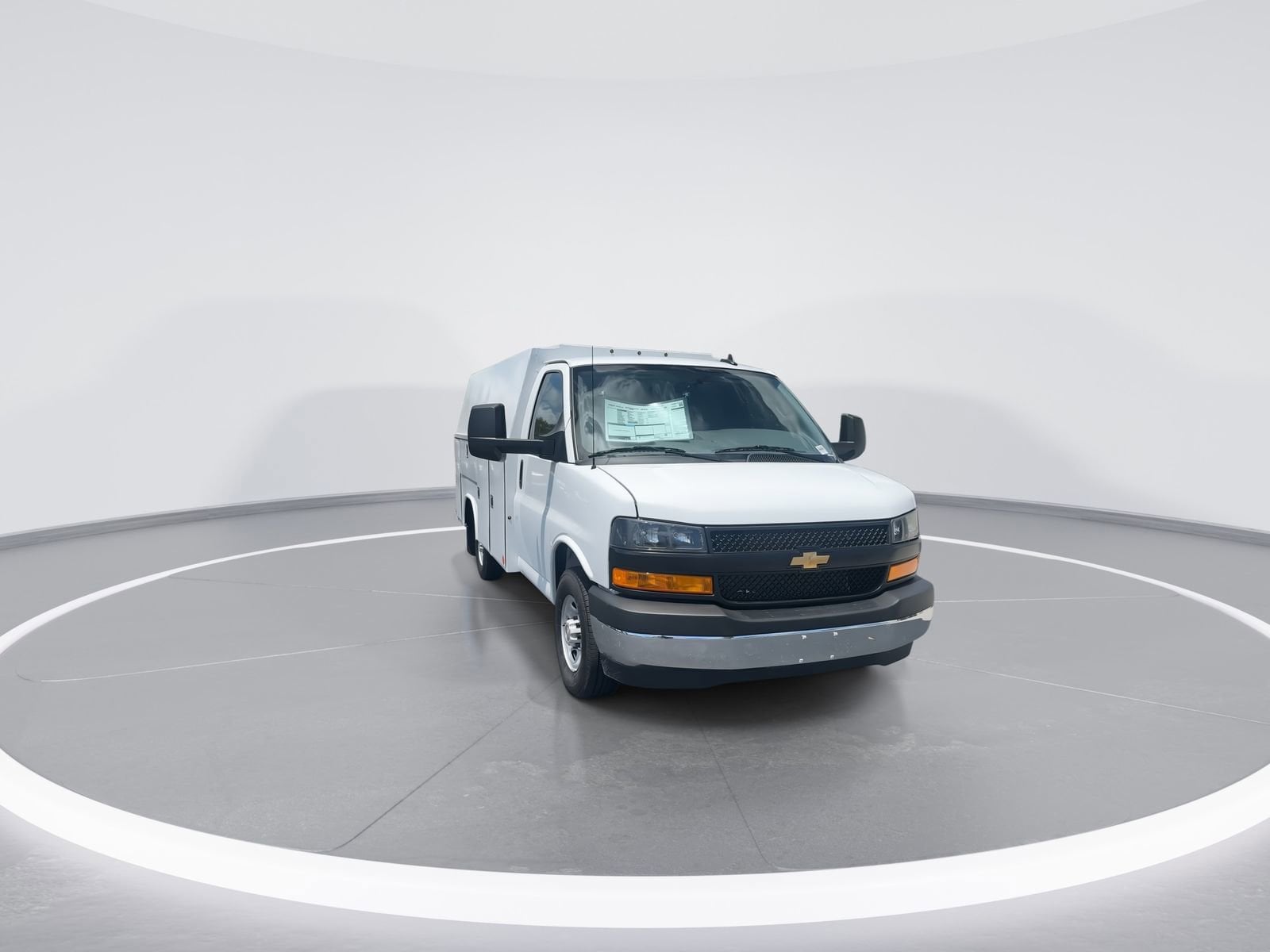 2025 Chevrolet Express Cutaway Base photo 3