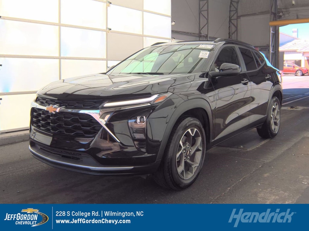 Used 2025 Chevrolet Trax LT SUV