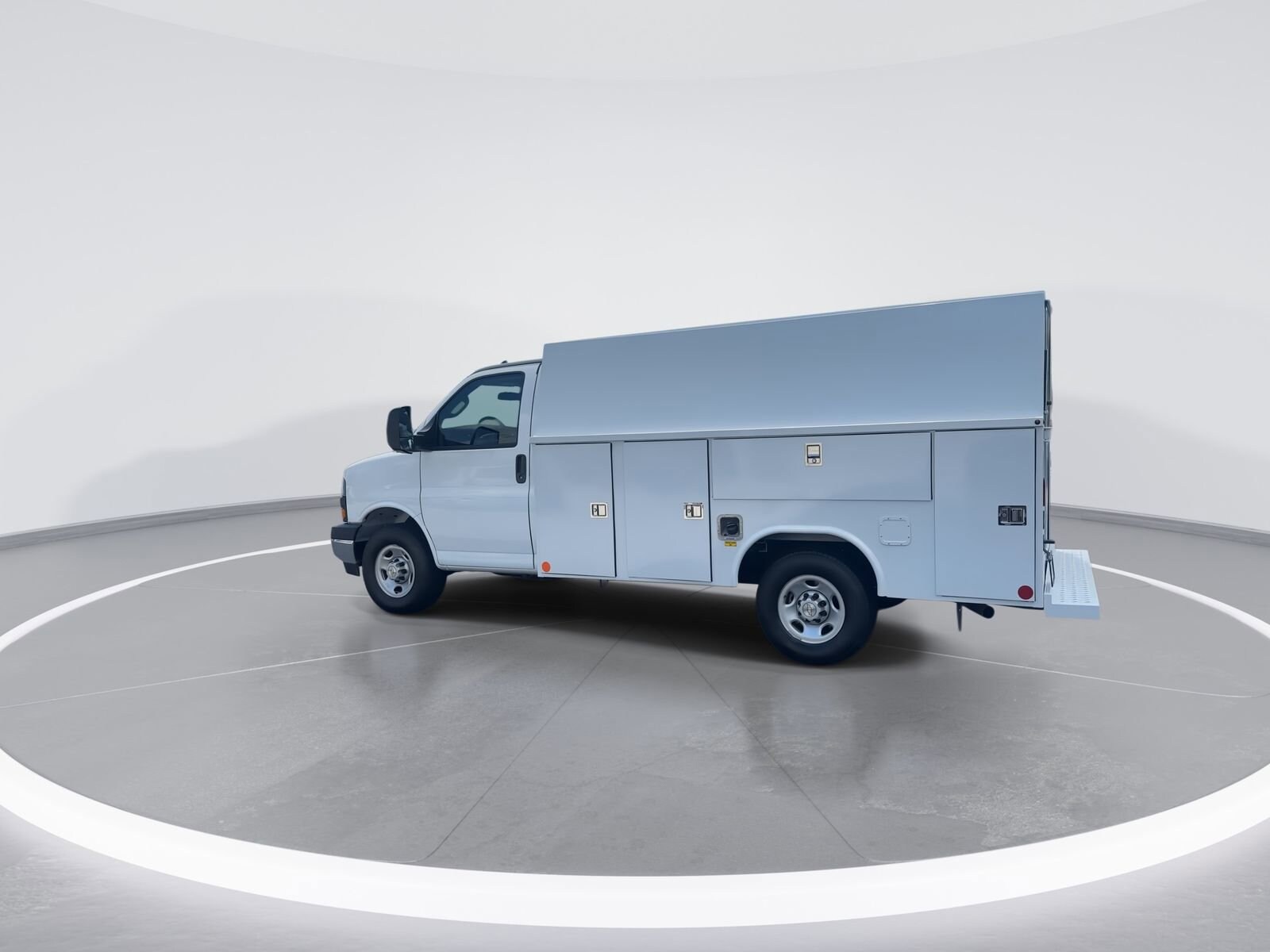 2025 Chevrolet Express Cutaway Base photo 7