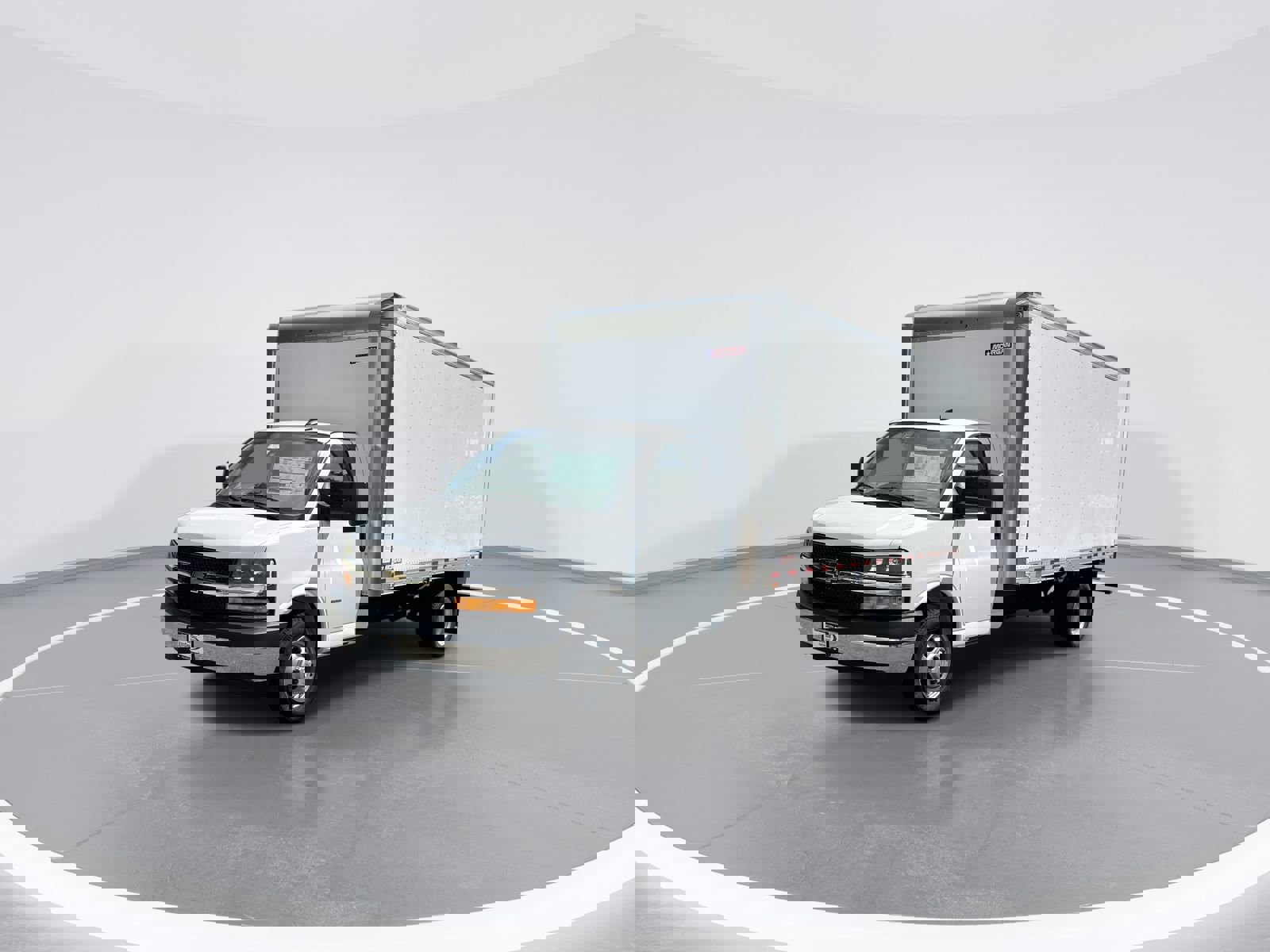 2024 Chevrolet Express Cutaway Base photo 5