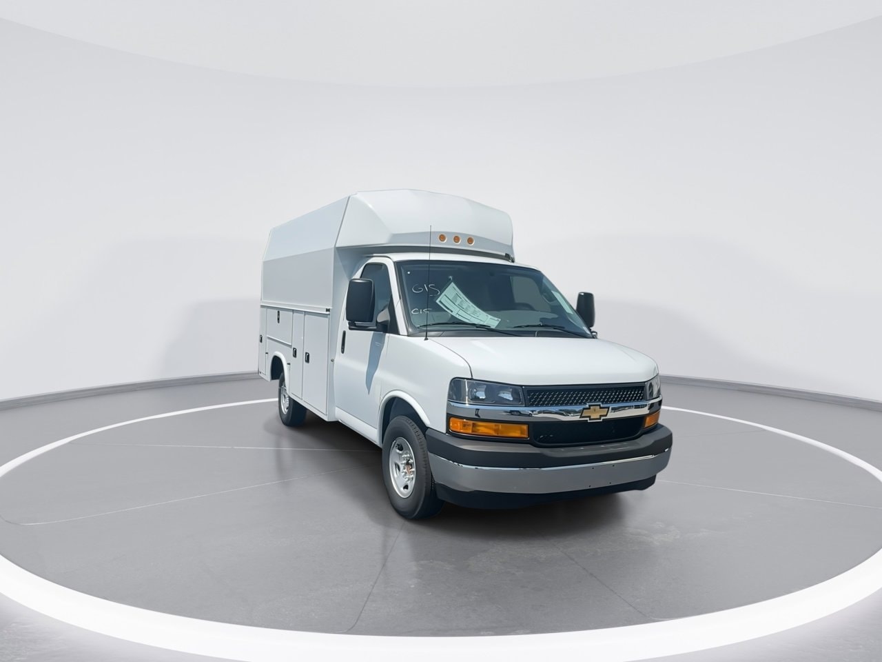 2025 Chevrolet Express Cutaway Base photo 2