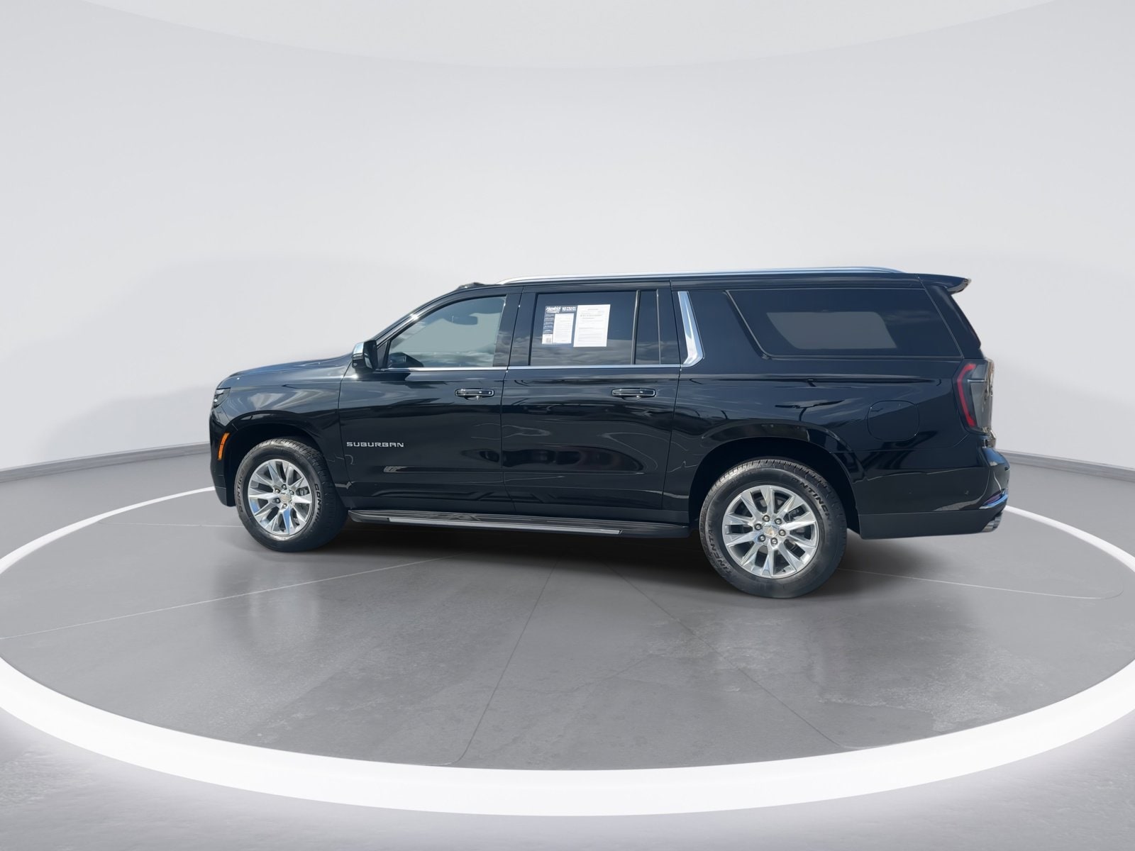 2025 Chevrolet Suburban Premier photo 4