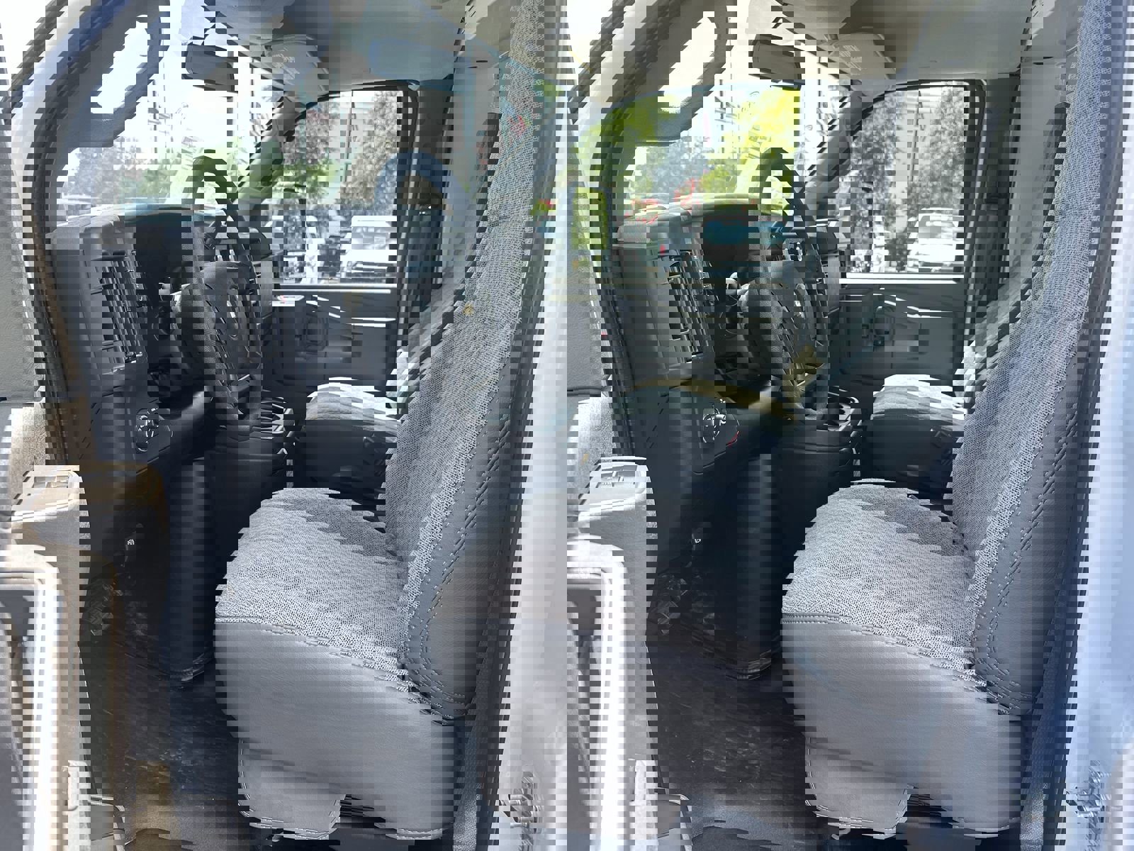 2025 Chevrolet Express Cutaway Base photo 12