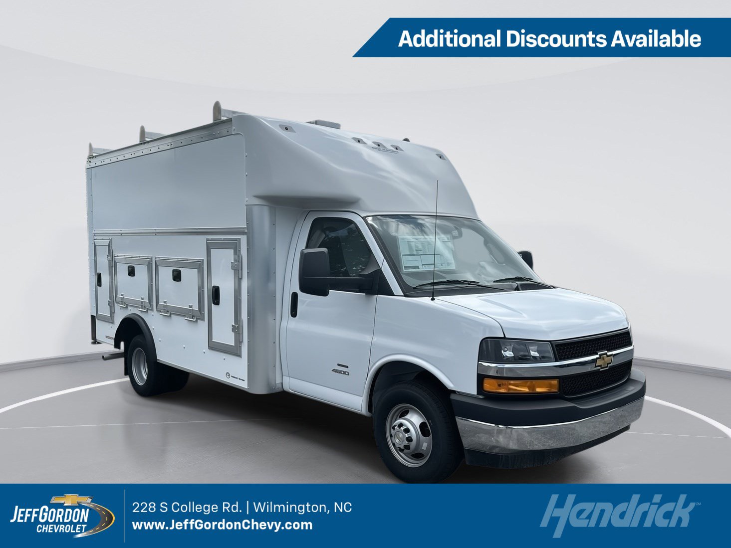 2024 Chevrolet Express Cutaway Base's photo