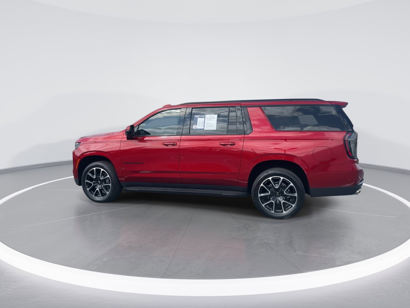 2025 Chevrolet Suburban RST photo 4