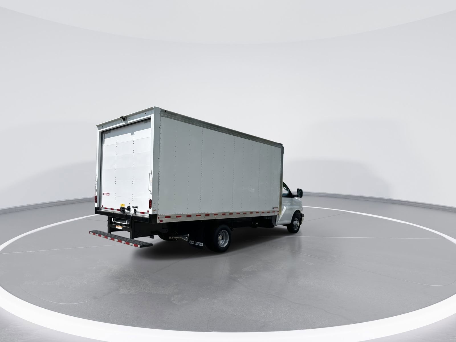 2024 Chevrolet Express Cutaway Base photo 9