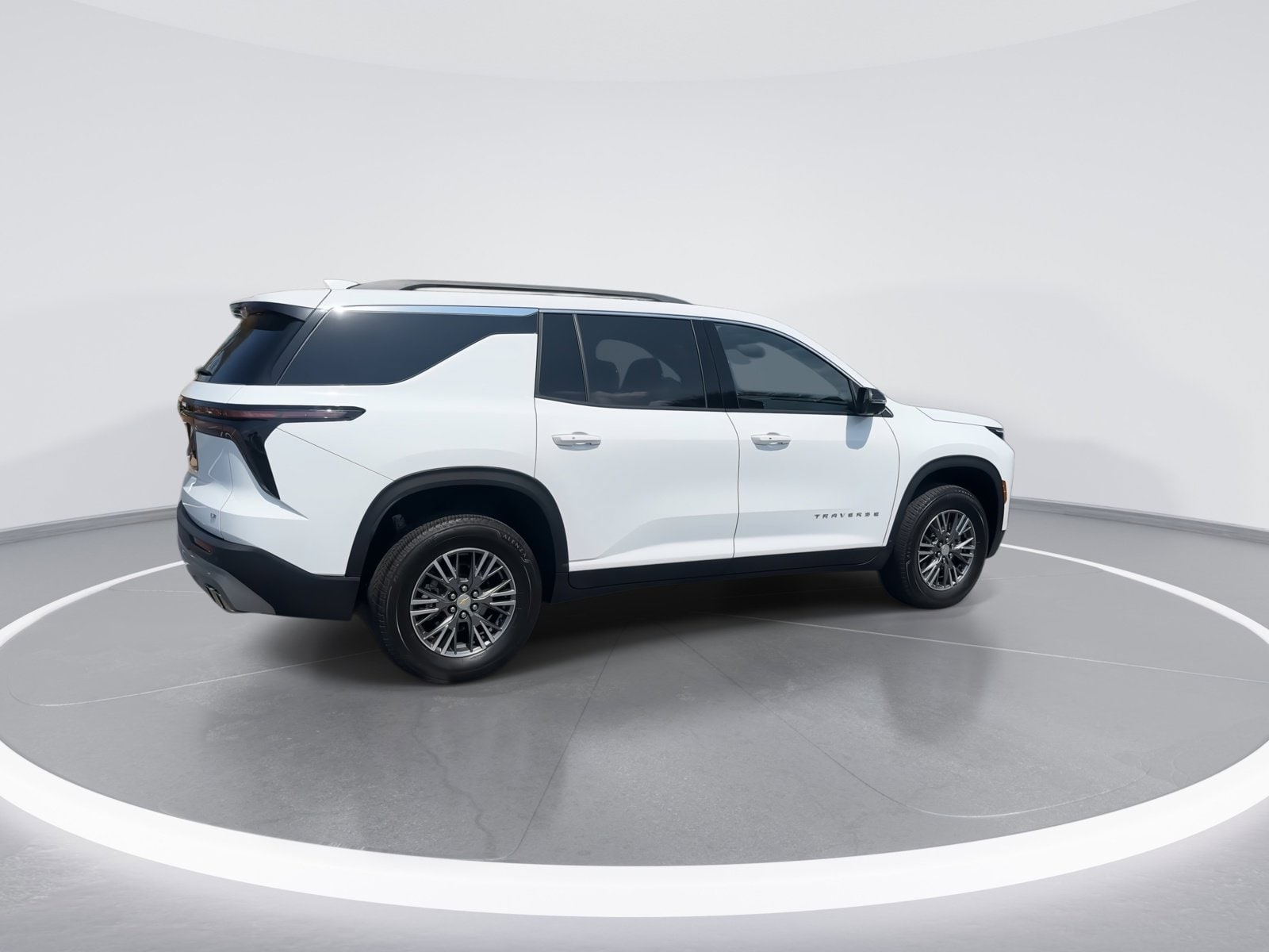 2024 Chevrolet Traverse FWD LT photo 3