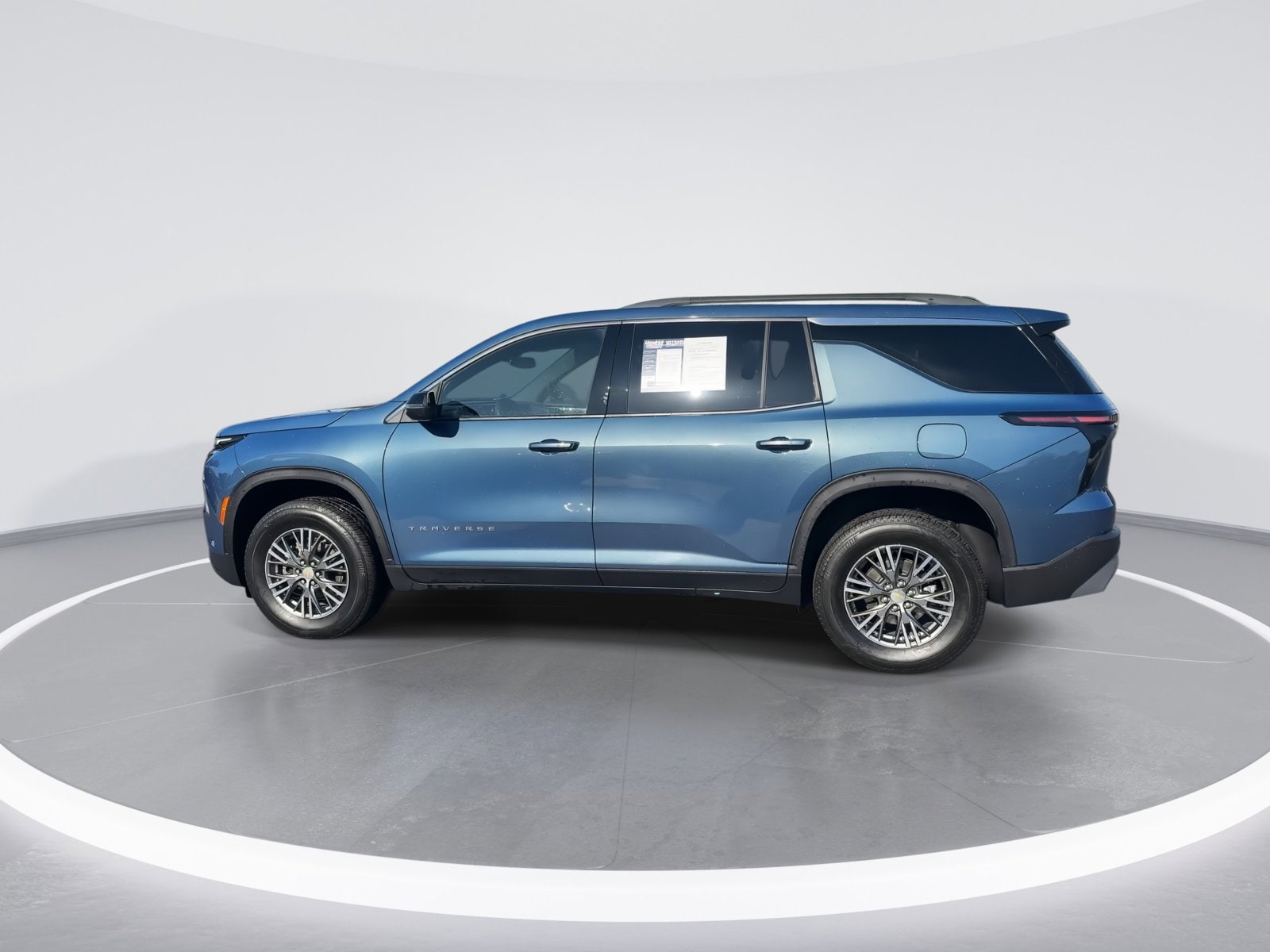 2025 Chevrolet Traverse FWD LT photo 4