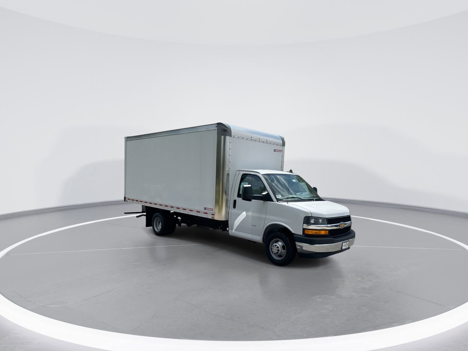 2024 Chevrolet Express Cutaway Base photo 2