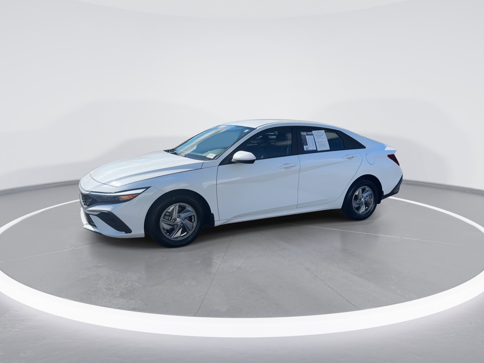 2024 Hyundai Elantra SE photo 3