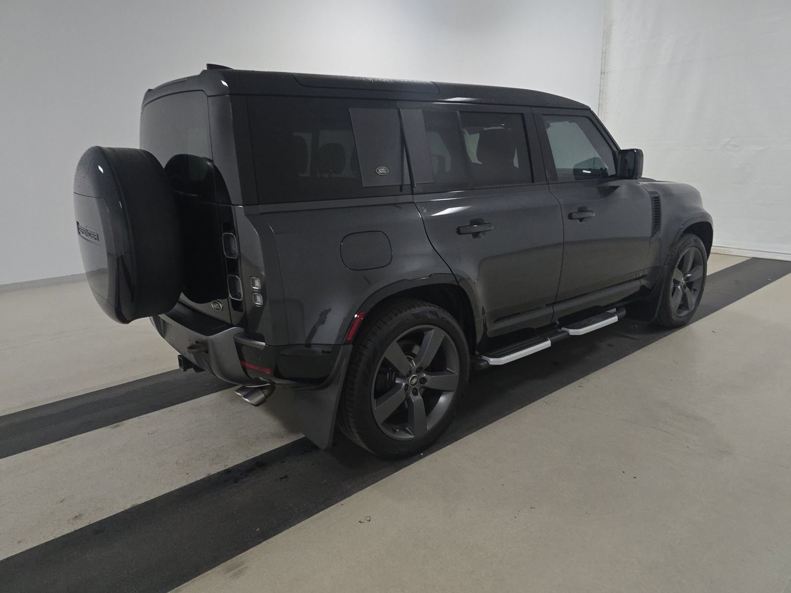 2023 Land Rover Defender V8 photo 4