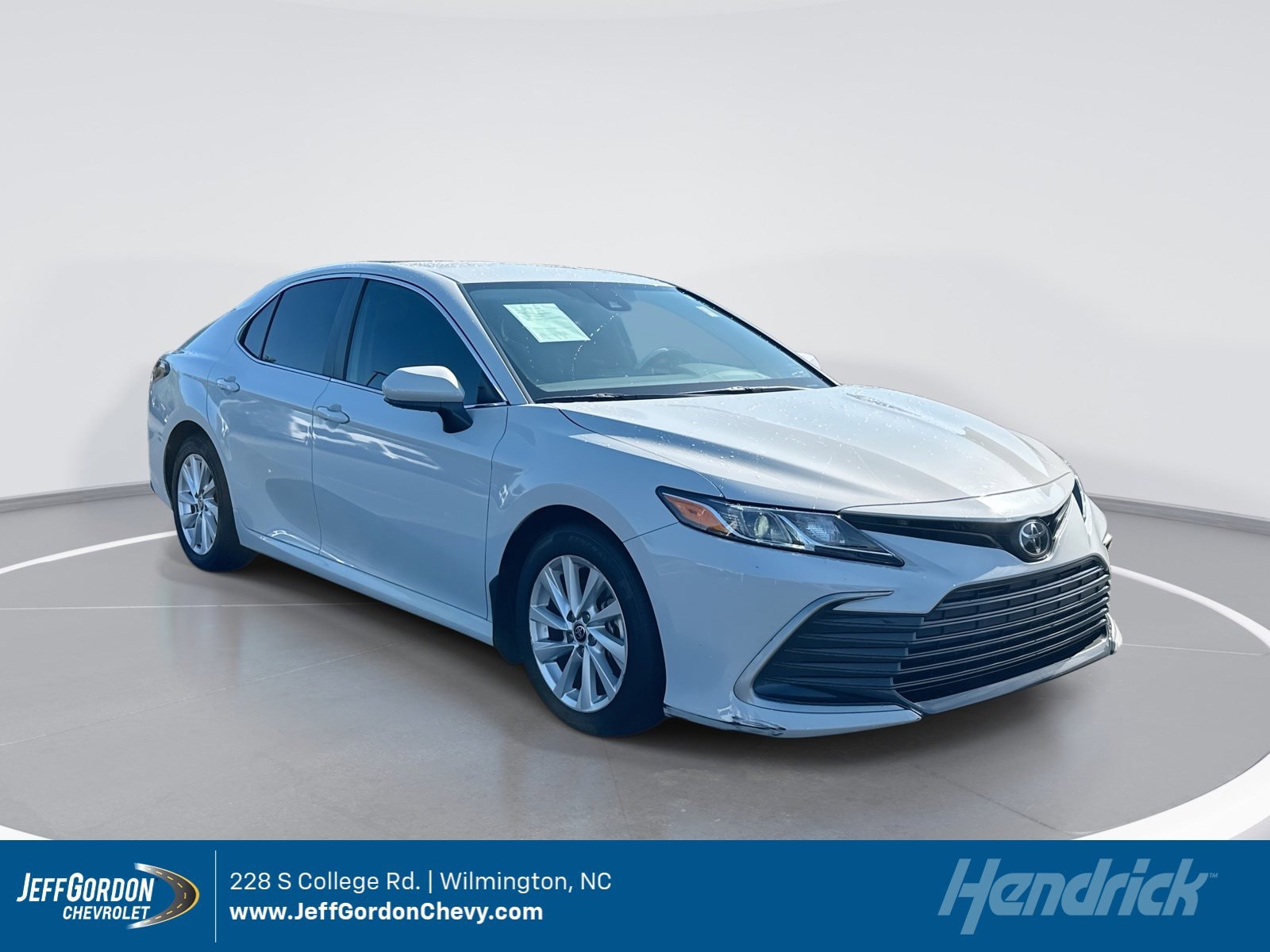 2022 Toyota Camry LE's photo
