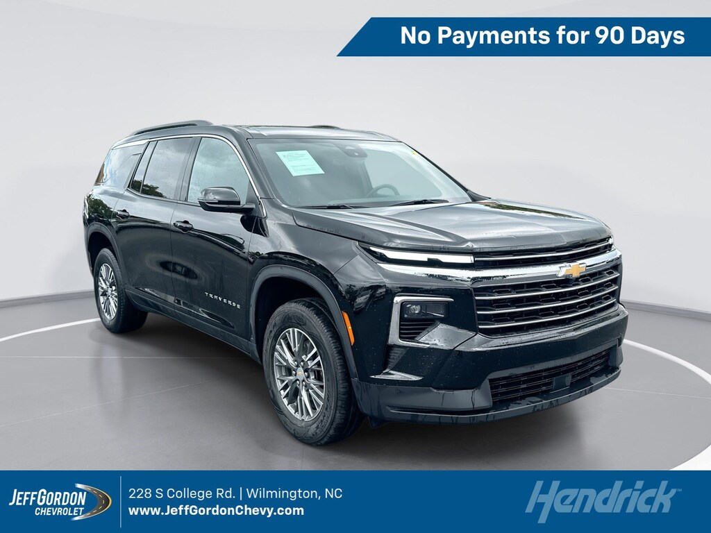 Used 2025 Chevrolet Traverse LT SUV