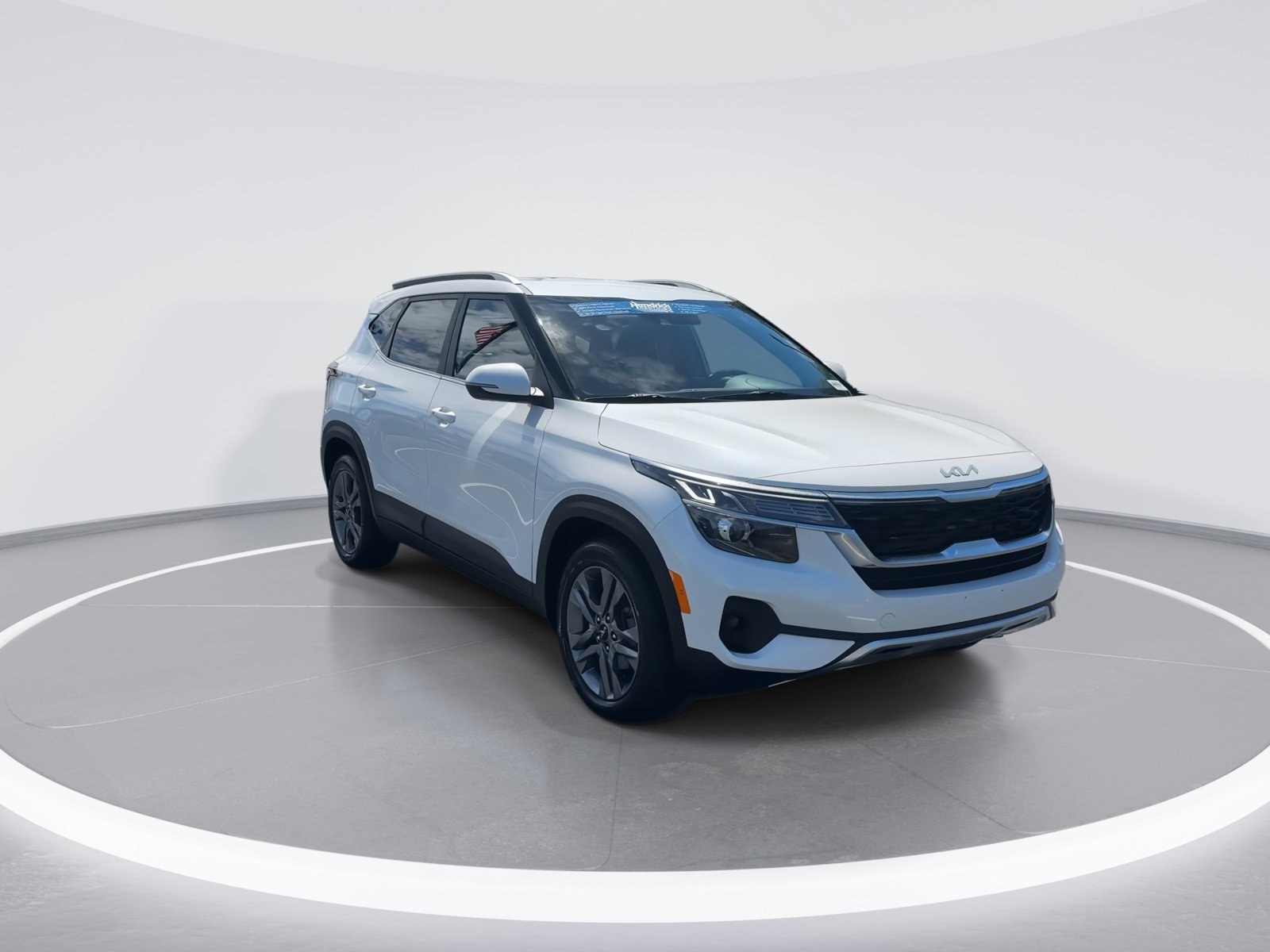 2023 Kia Seltos S photo 2