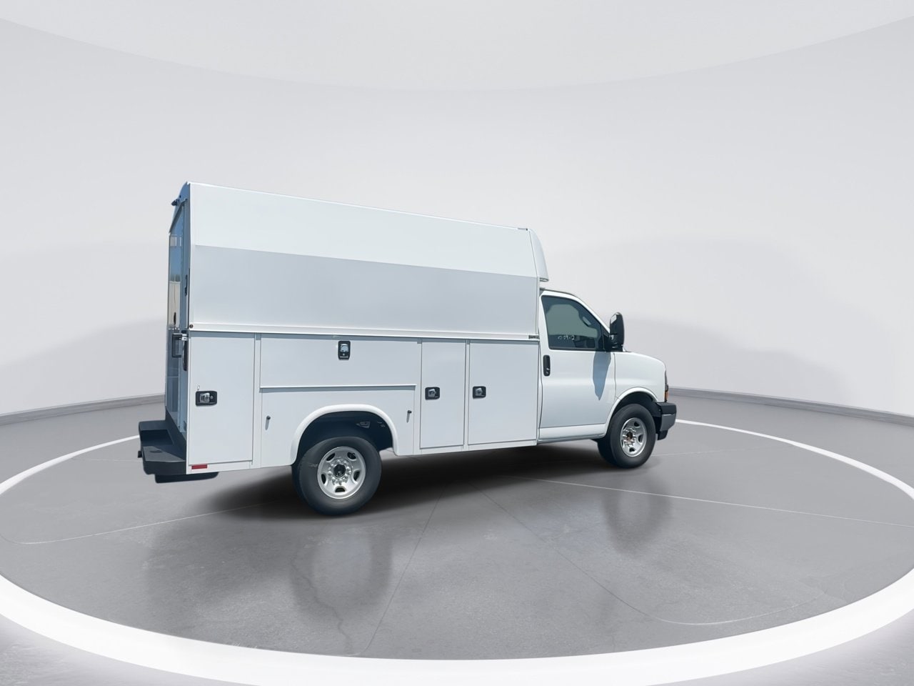 2025 Chevrolet Express Cutaway Base photo 9