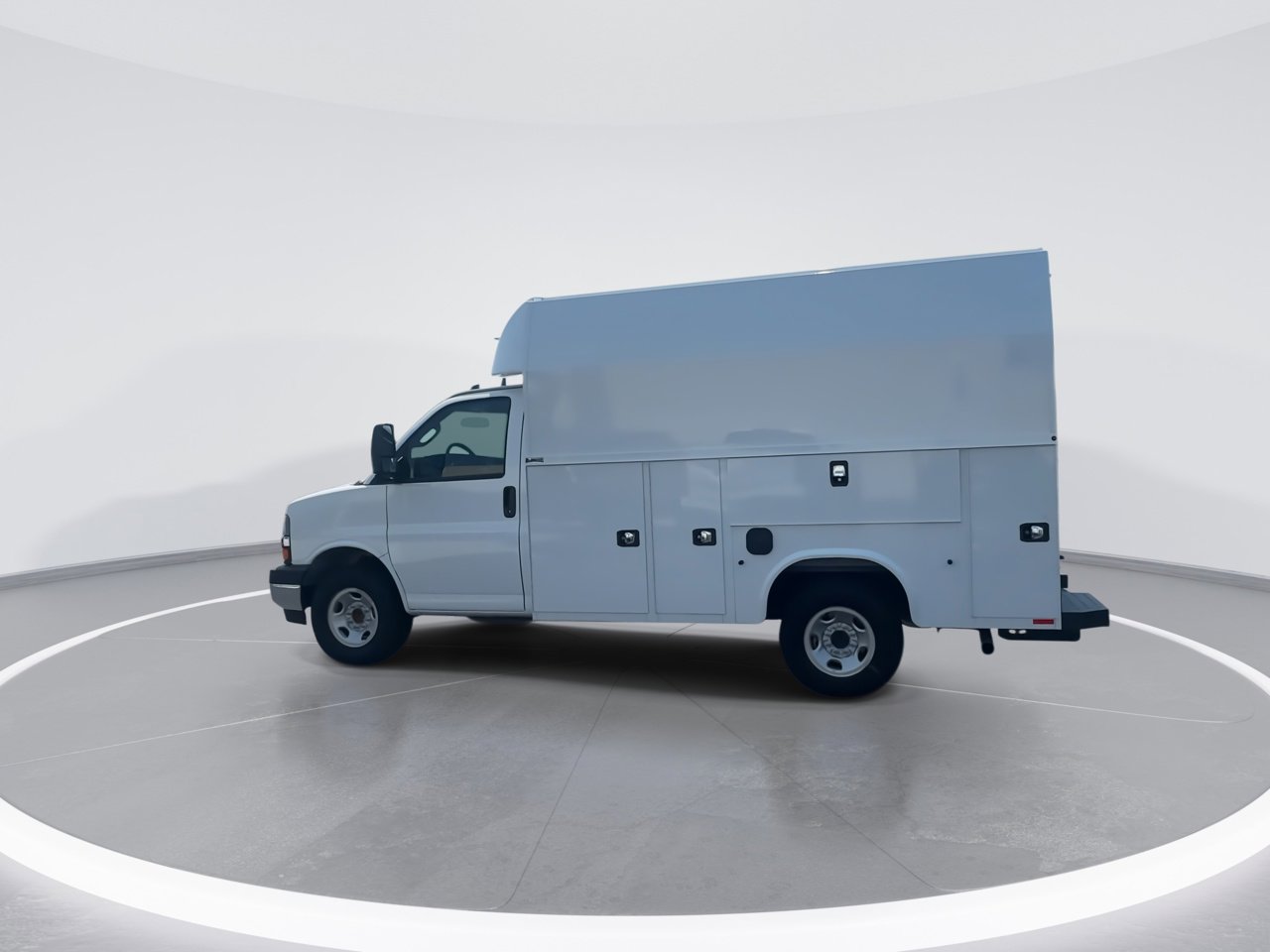 2025 Chevrolet Express Cutaway Base photo 6