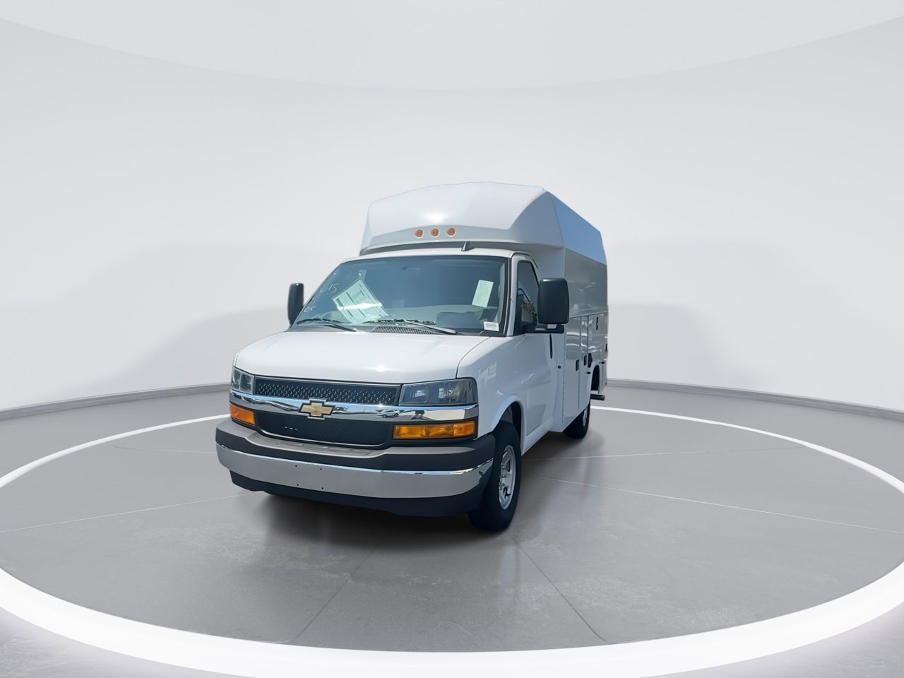 2025 Chevrolet Express Cutaway Base photo 3