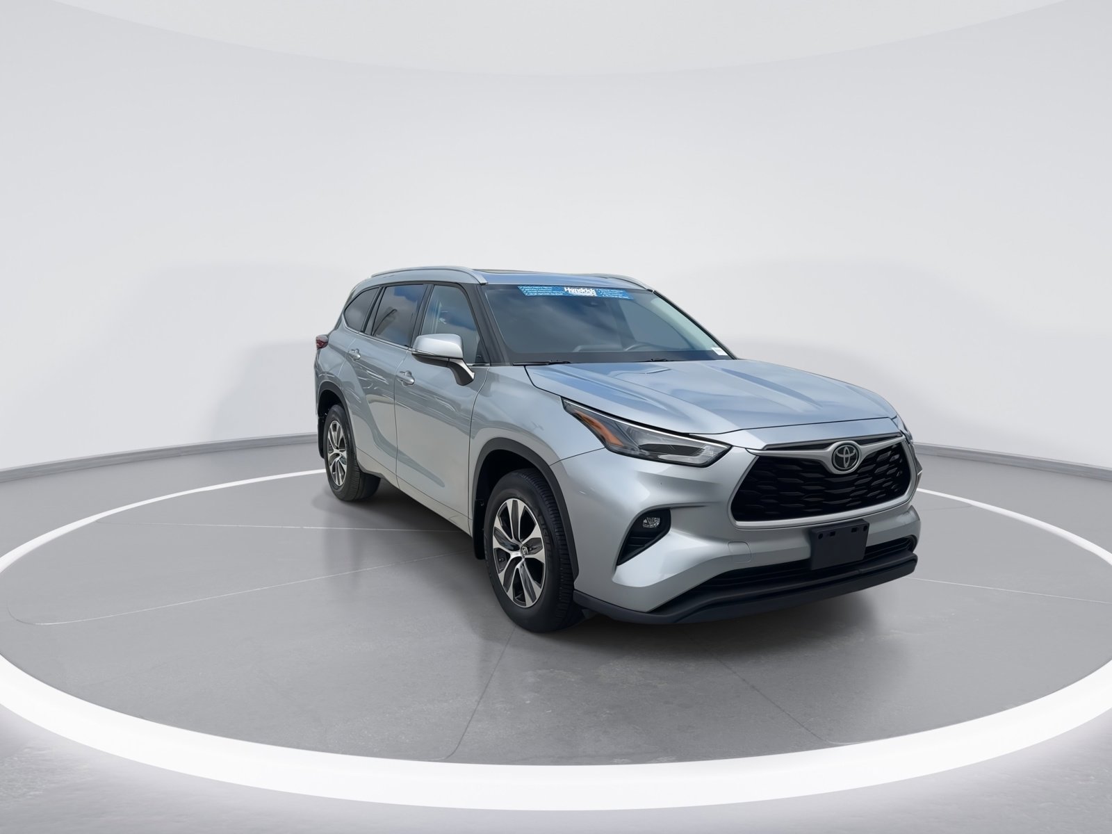 2022 Toyota Highlander XLE photo 2