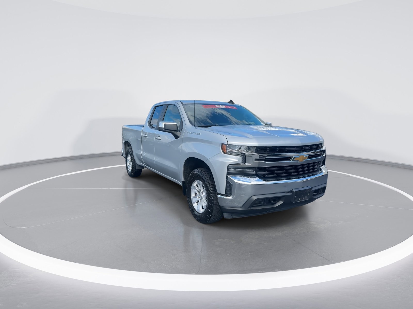 2020 Chevrolet Silverado LT photo 2