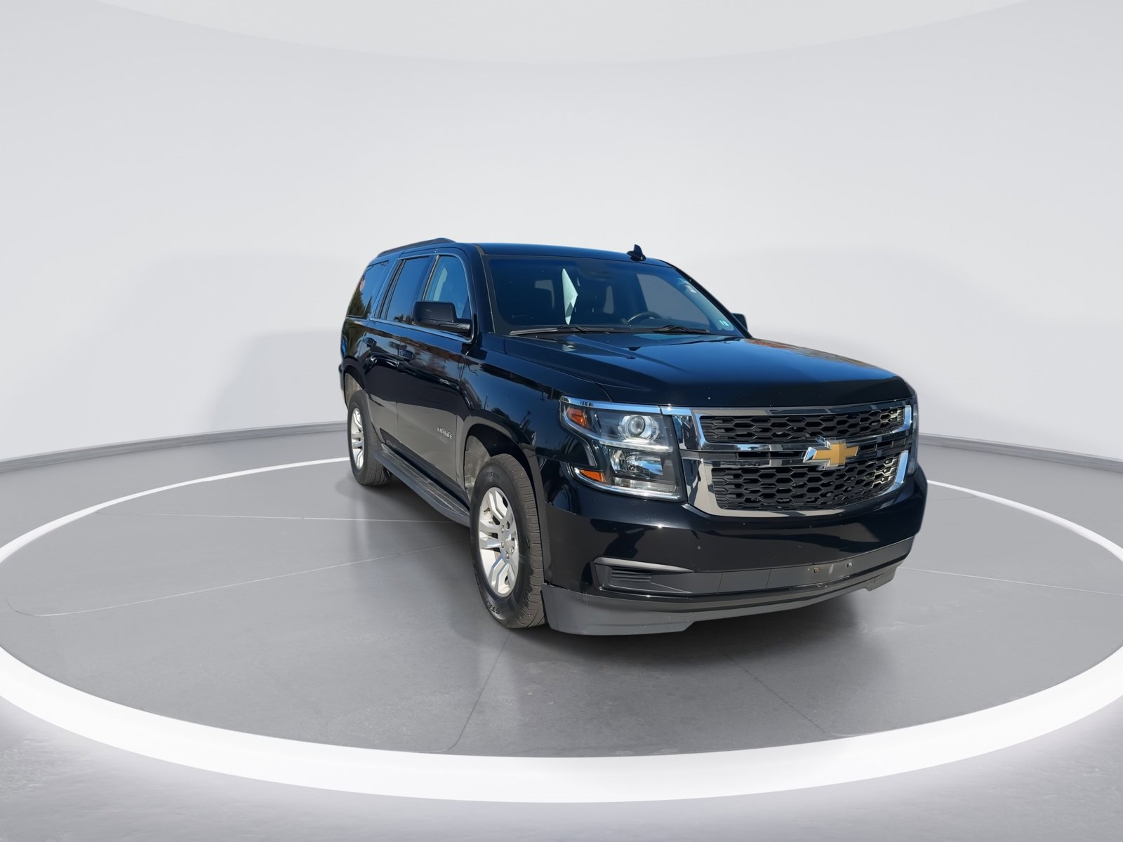 2019 Chevrolet Tahoe LT photo 2