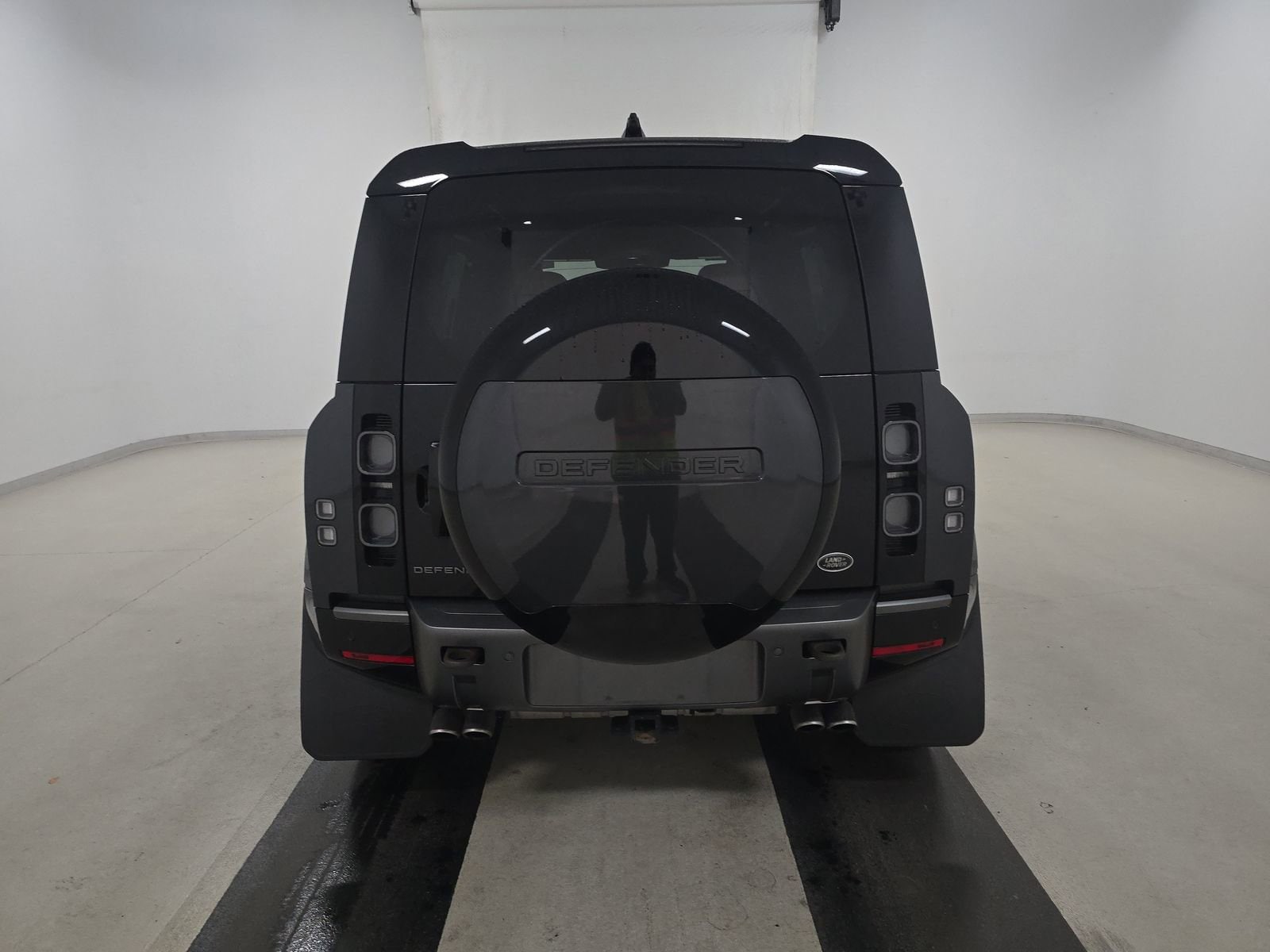 2023 Land Rover Defender V8 photo 5