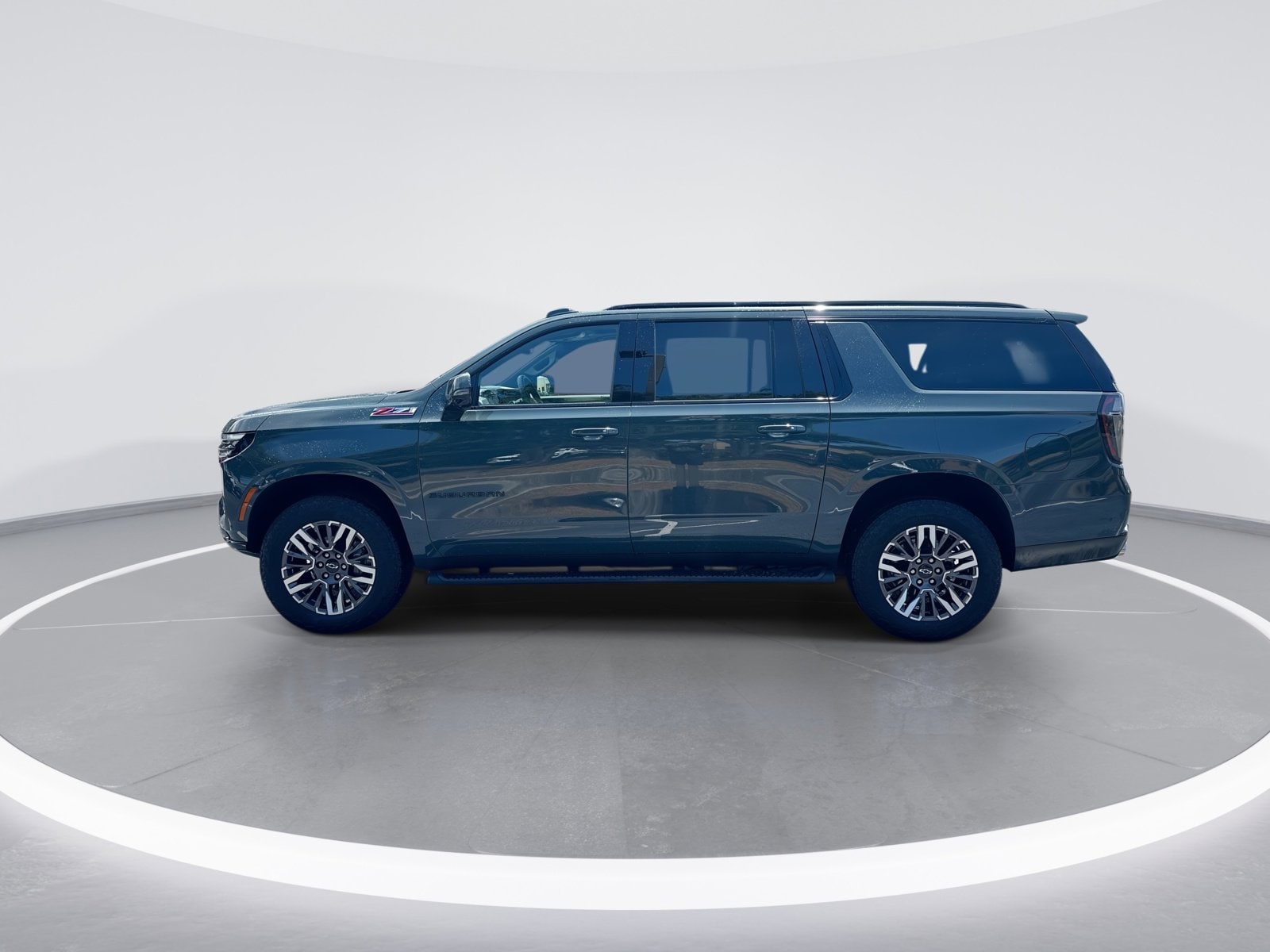 2025 Chevrolet Suburban Z71 photo 5