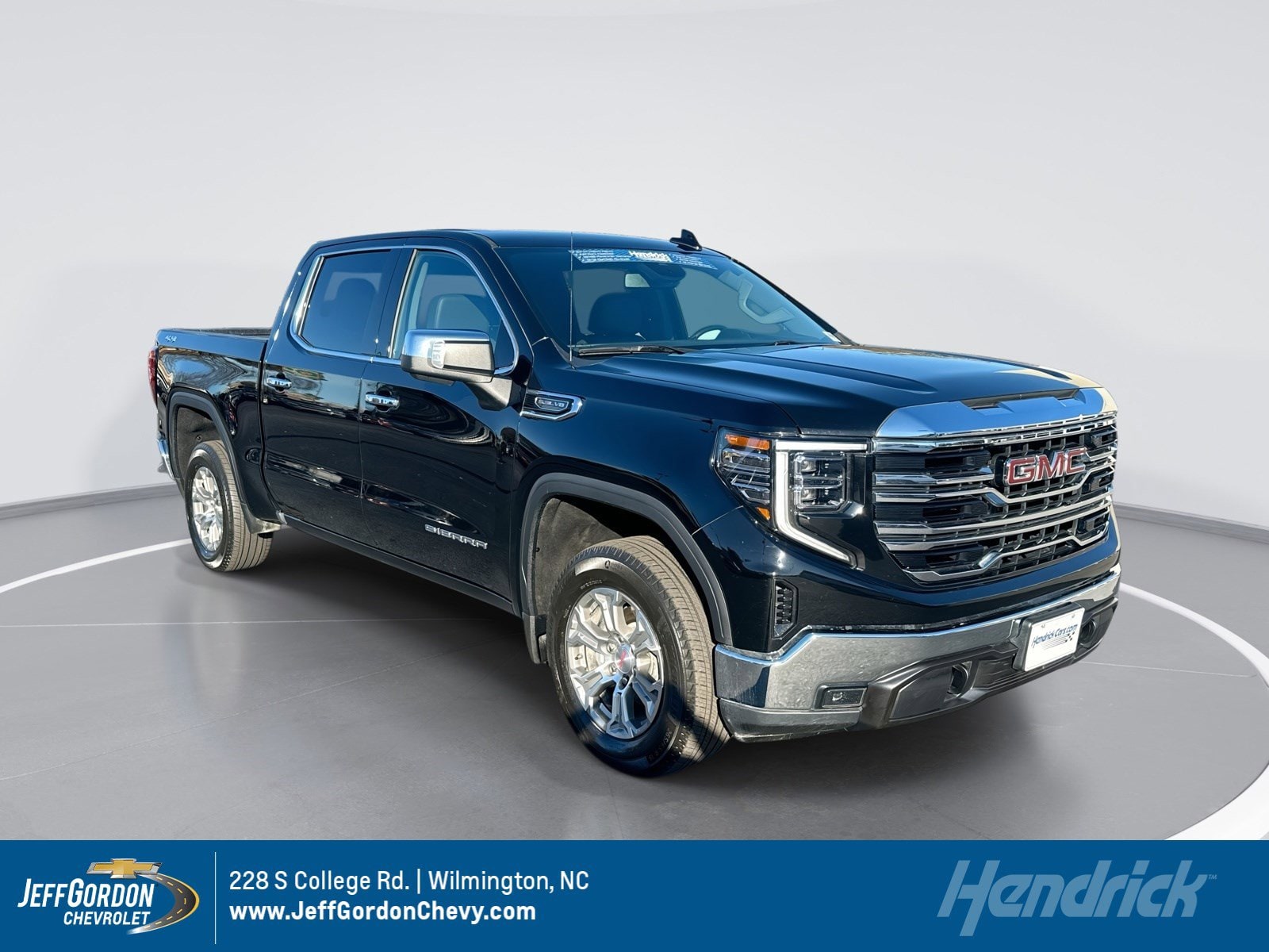 2024 GMC Sierra 1500 SLT's photo