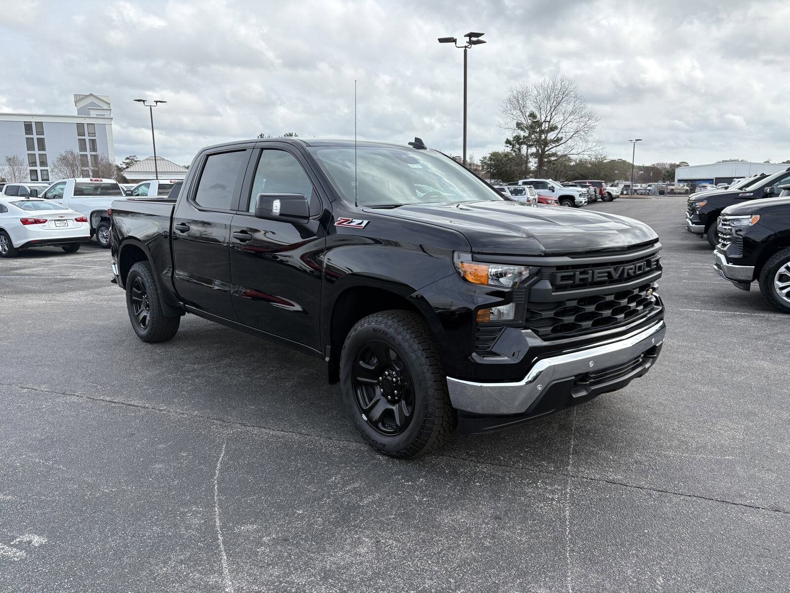 2025 Chevrolet Silverado 1500 photo 2