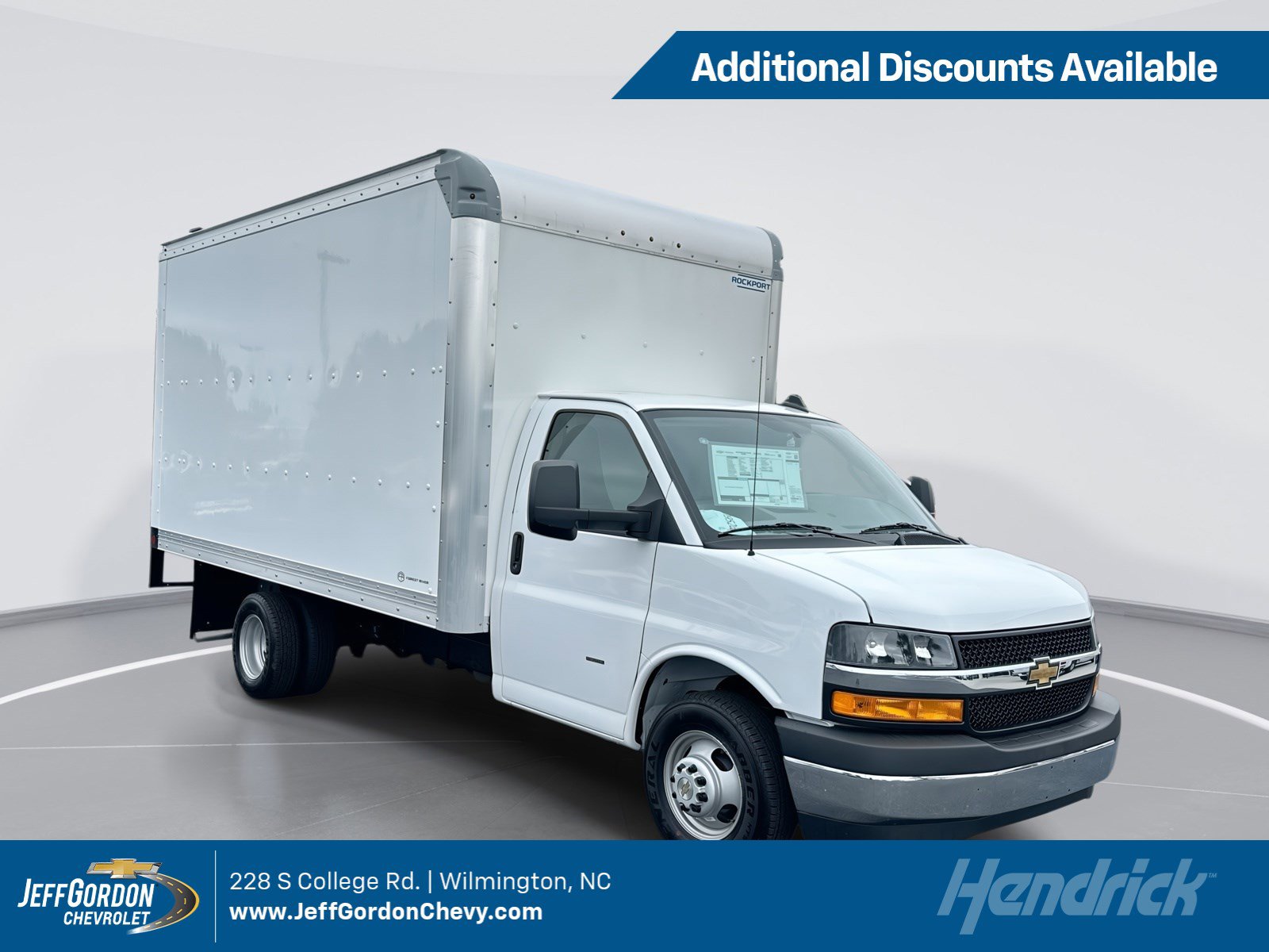 2025 Chevrolet Express Cutaway Base's photo