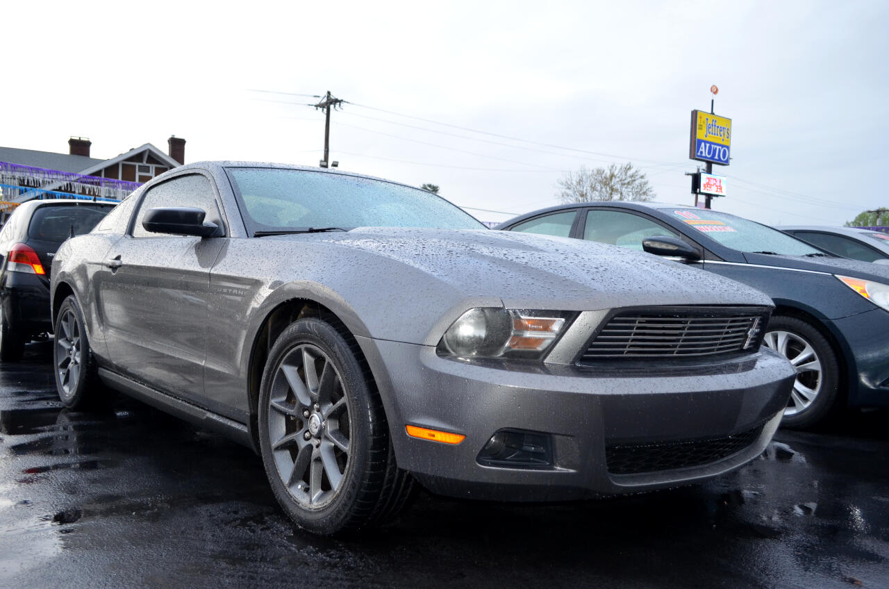 2011 Ford Mustang photo 4