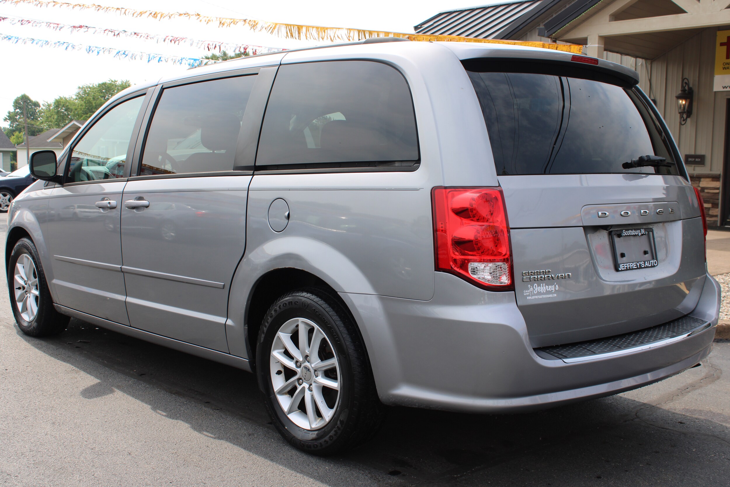 2013 Dodge Grand Caravan SXT photo 2