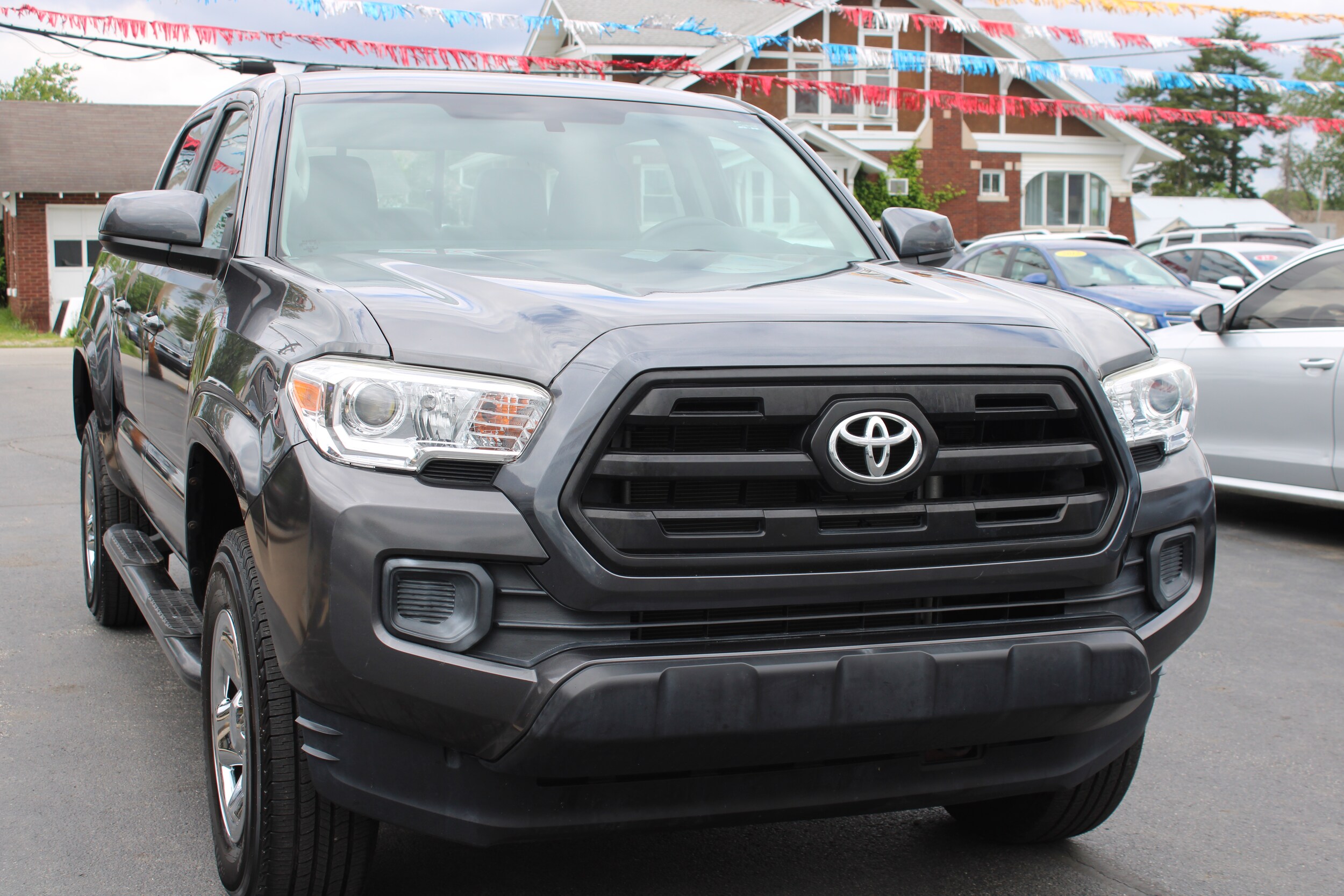 2017 Toyota Tacoma SR photo 4