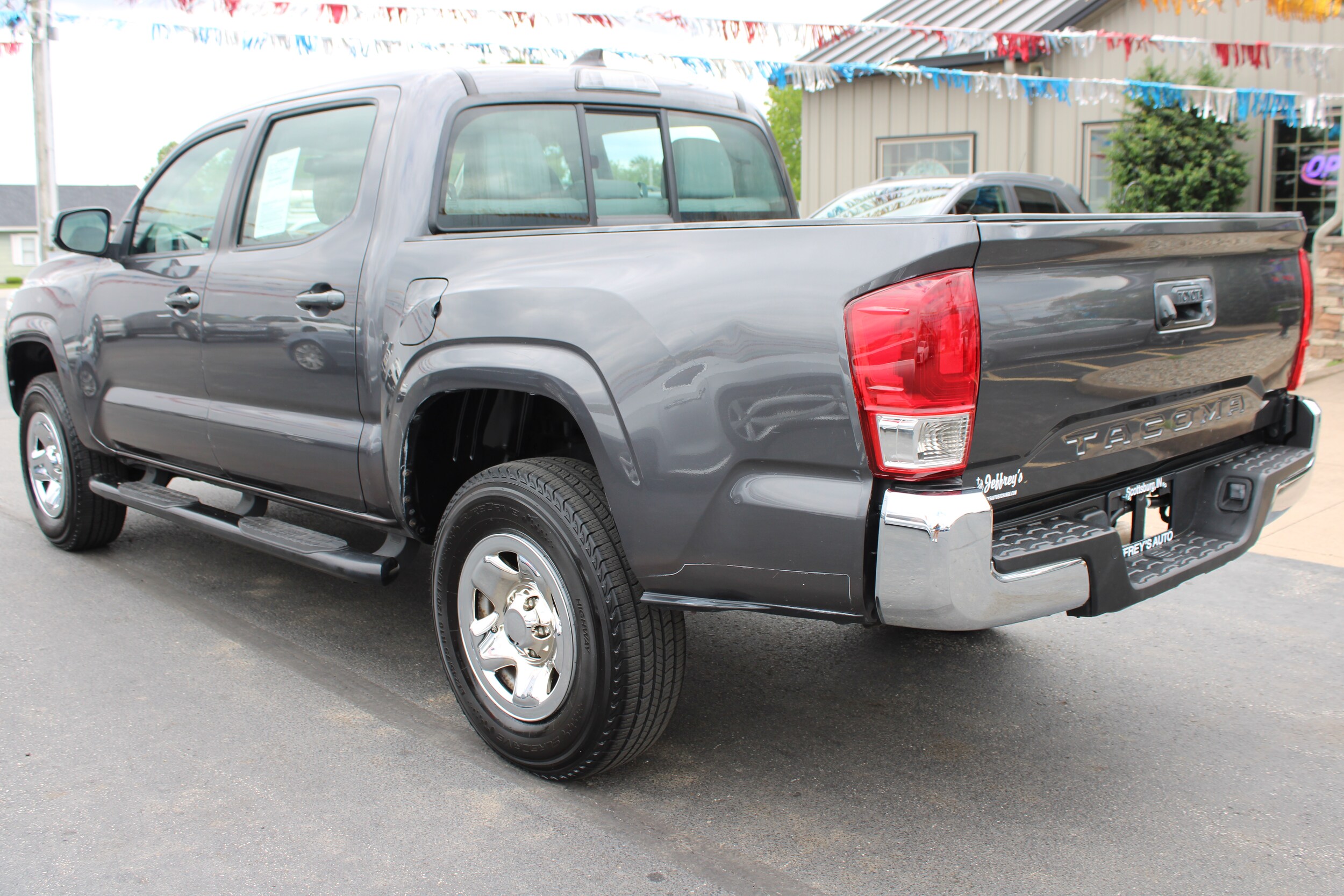 2017 Toyota Tacoma SR photo 2