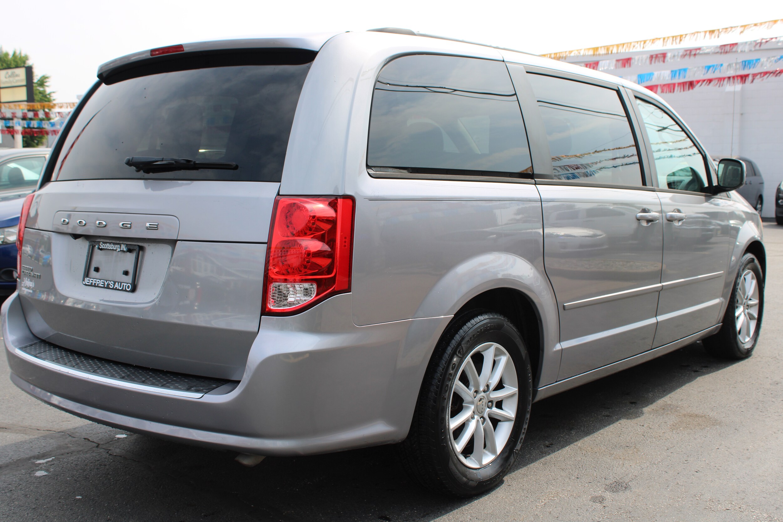 2013 Dodge Grand Caravan SXT photo 3
