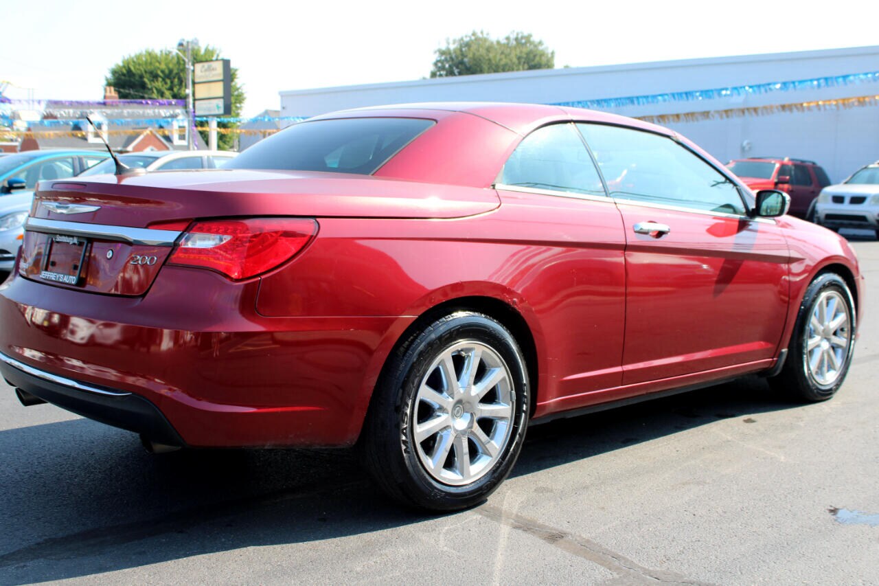2012 Chrysler 200 Limited photo 3