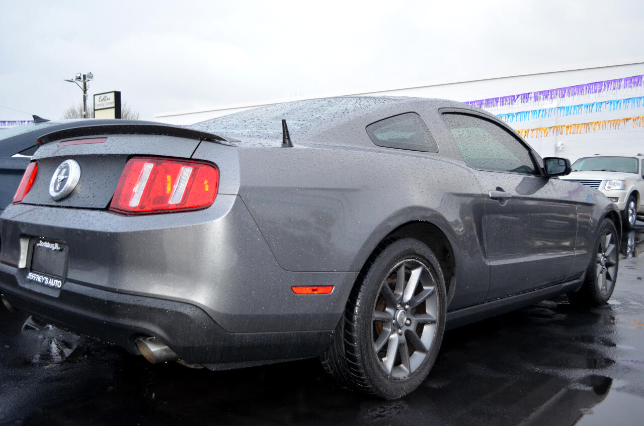 2011 Ford Mustang photo 3