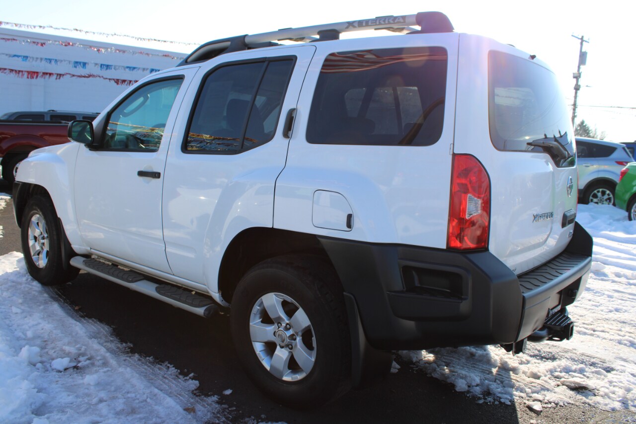 2010 Nissan Xterra S photo 2