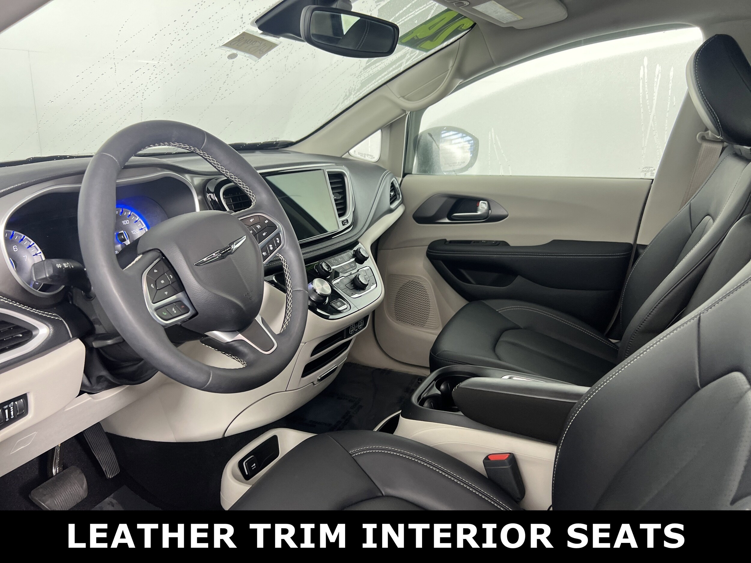 2024 Chrysler Pacifica Touring L photo 4