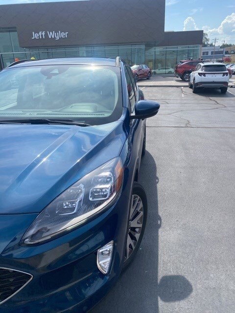 2020 Ford Escape Titanium Hybrid photo 4